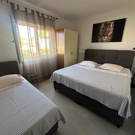 Apartments Iva Pakostane Bagian luar foto