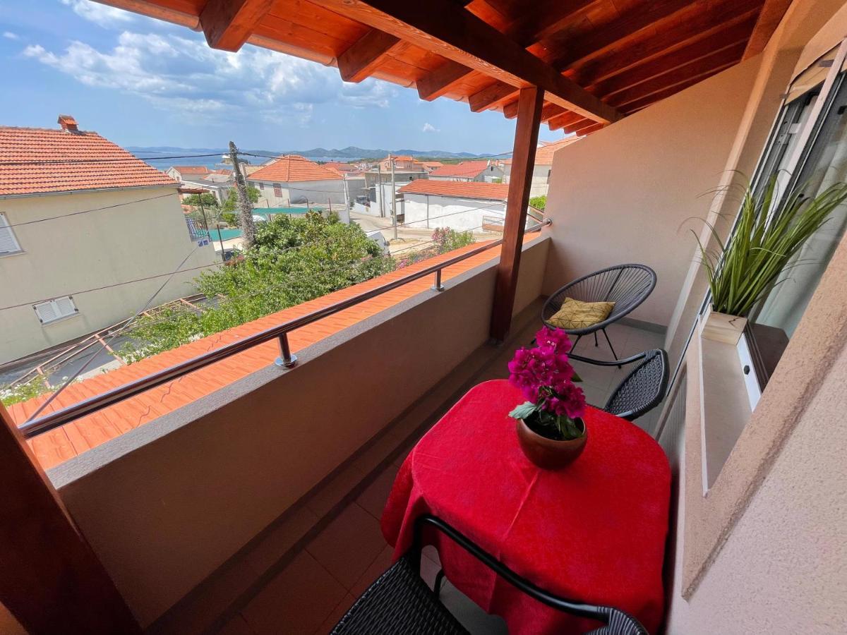 Apartments Iva Pakostane Bagian luar foto