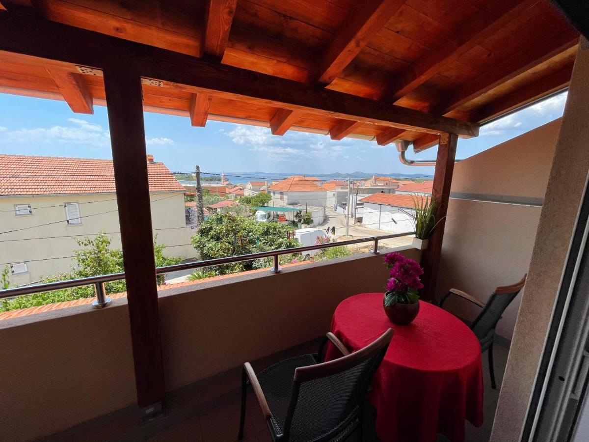 Apartments Iva Pakostane Bagian luar foto