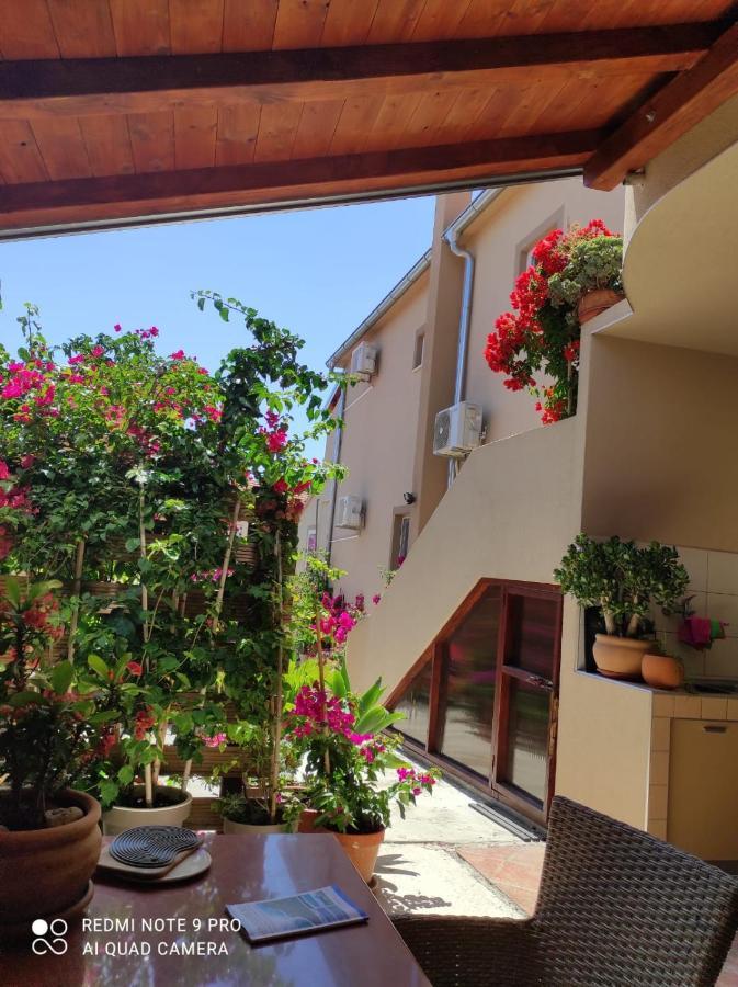 Apartments Iva Pakostane Bagian luar foto