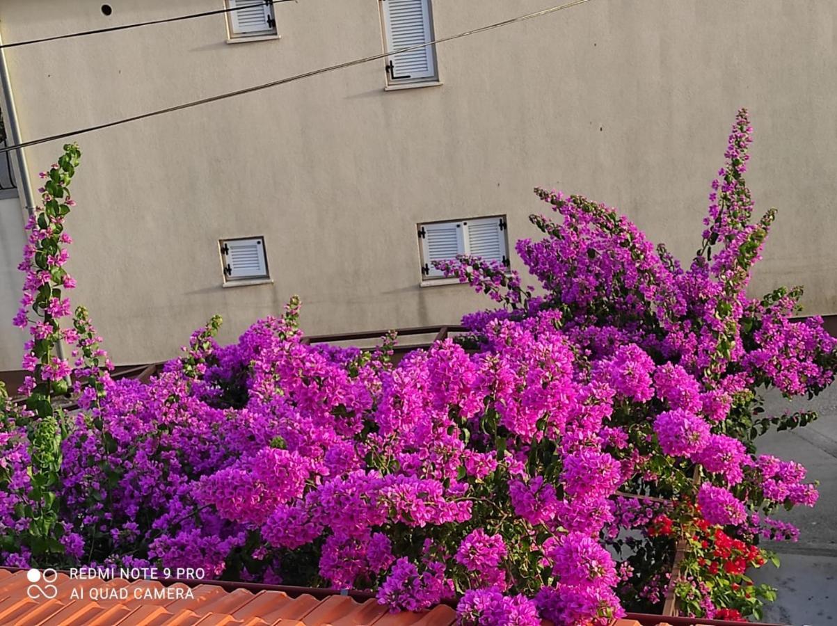 Apartments Iva Pakostane Bagian luar foto