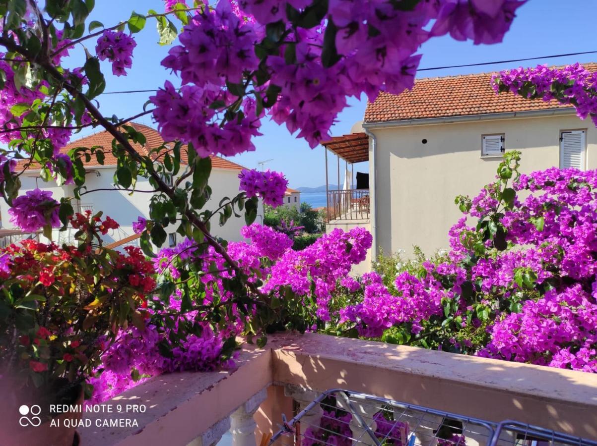 Apartments Iva Pakostane Bagian luar foto