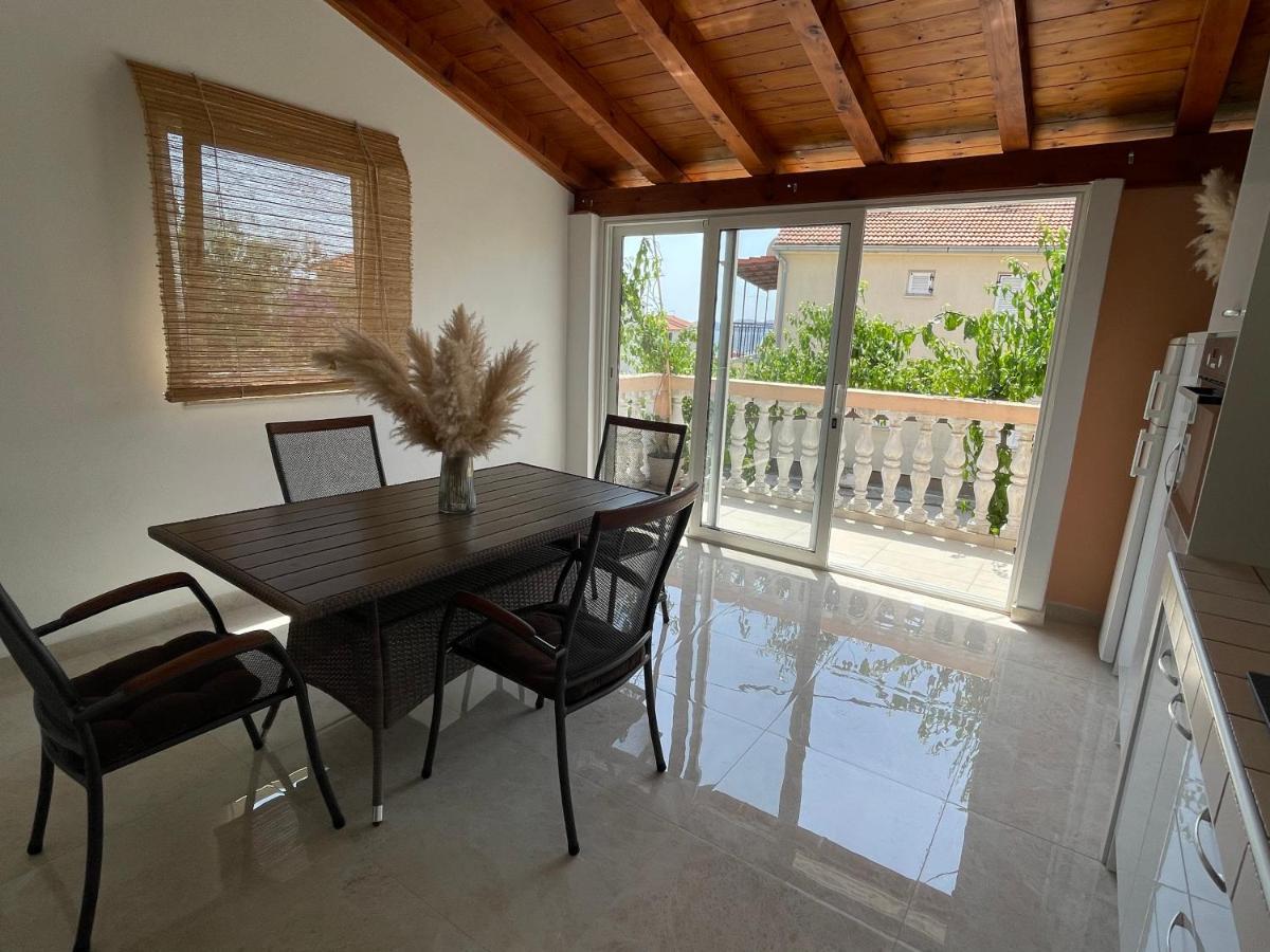 Apartments Iva Pakostane Bagian luar foto