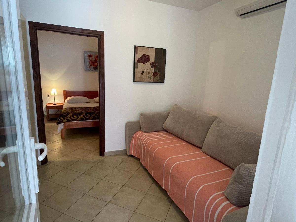 Apartments Iva Pakostane Bagian luar foto