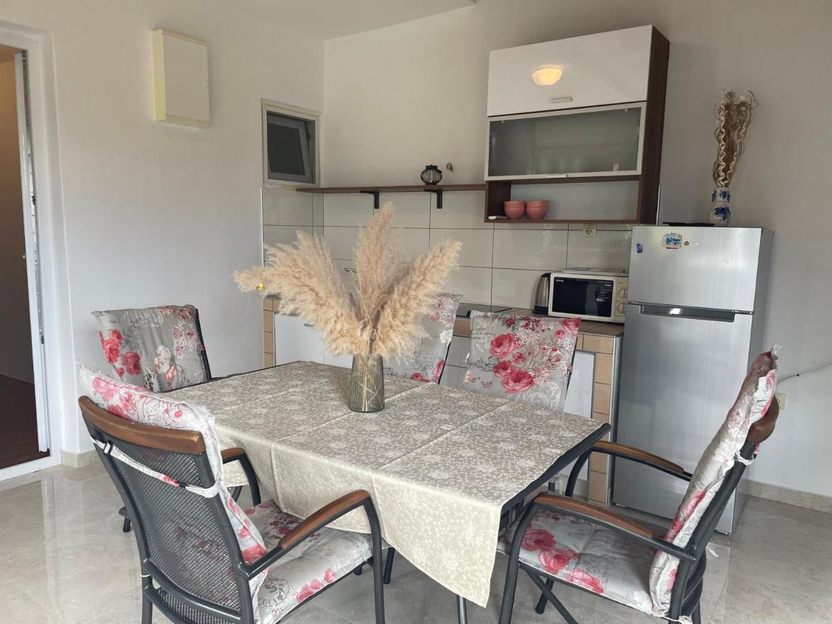 Apartments Iva Pakostane Bagian luar foto