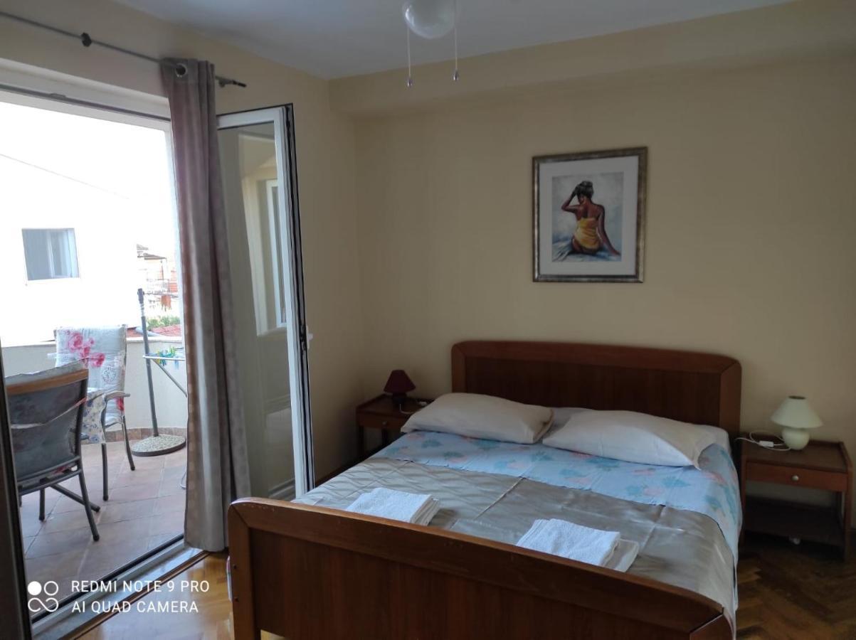 Apartments Iva Pakostane Bagian luar foto