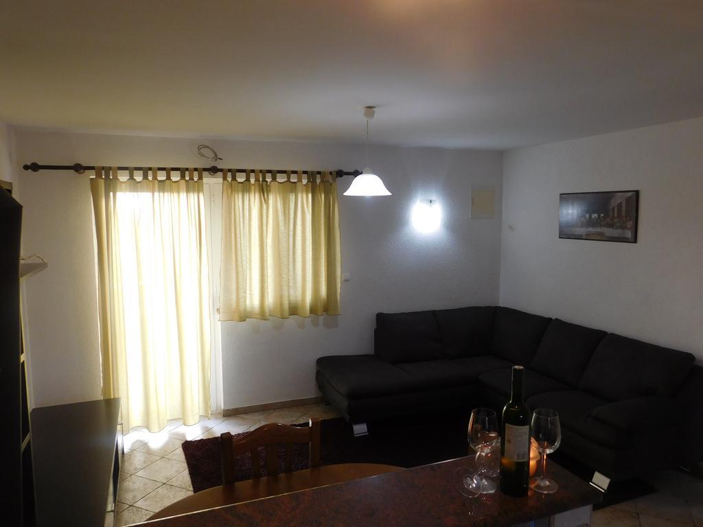 Apartments Iva Pakostane Bagian luar foto