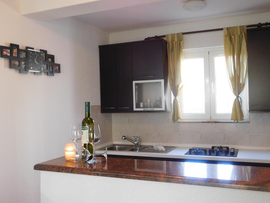 Apartments Iva Pakostane Bagian luar foto