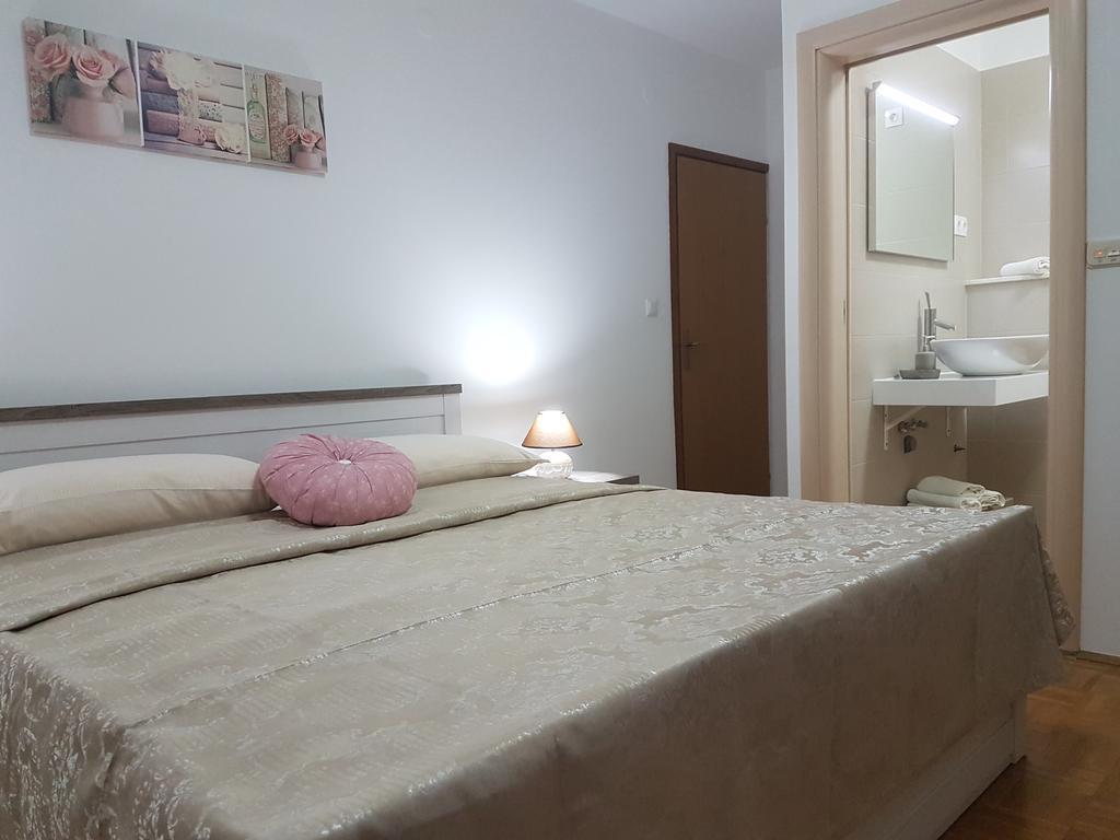 Apartments Iva Pakostane Bagian luar foto