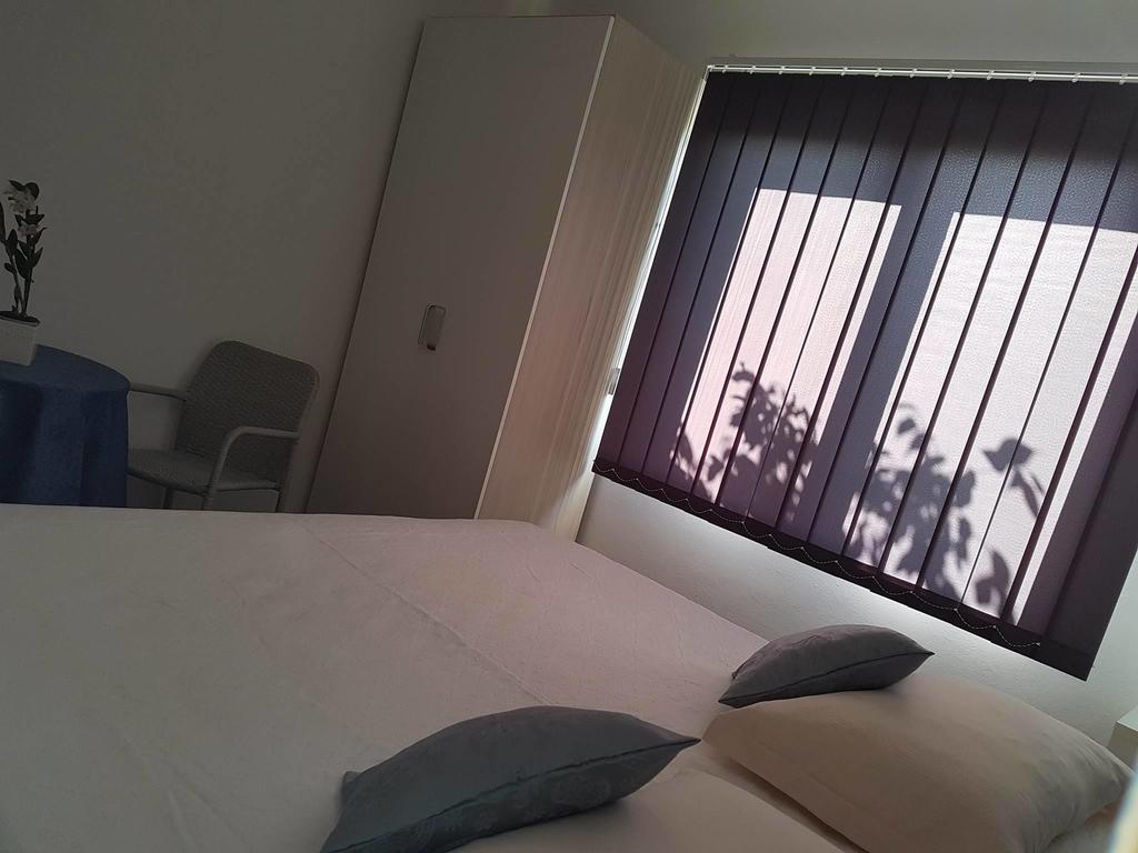 Apartments Iva Pakostane Bagian luar foto