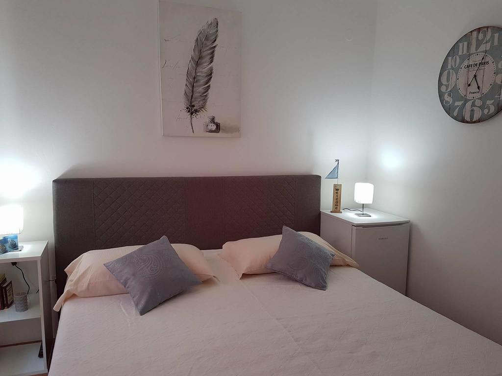 Apartments Iva Pakostane Bagian luar foto