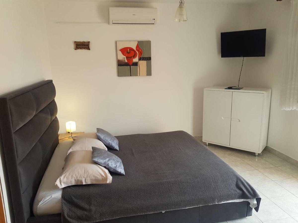 Apartments Iva Pakostane Bagian luar foto
